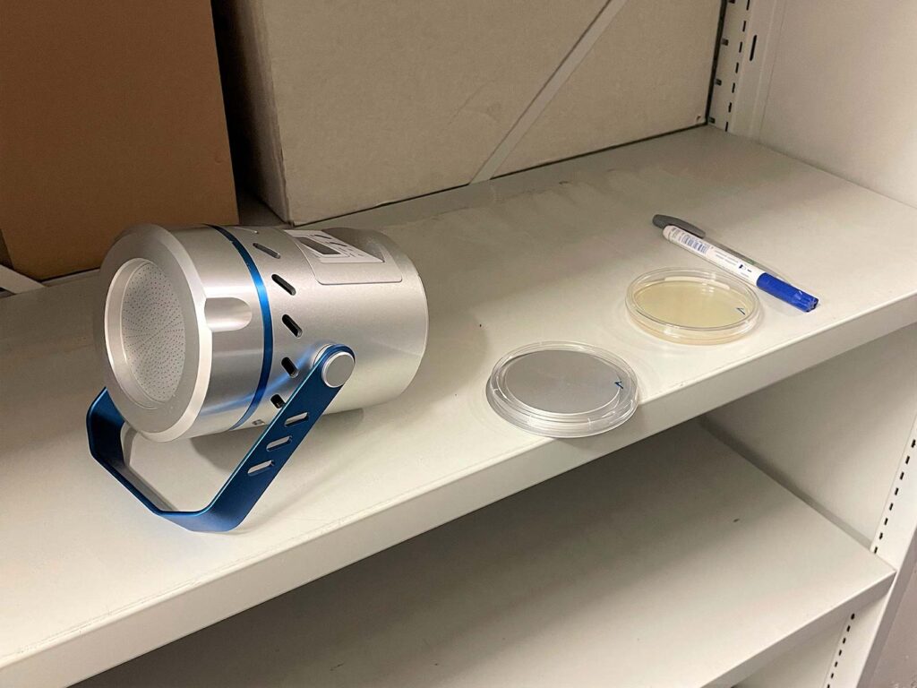 Luftkeimmessung (© Dr. Pascal Querner) | International Museum Conference on Climate Change, 9-11 April, 2025, Vienna Luftkeimmessung (© Dr. Pascal Querner) | International Museum Conference on Climate Change, 9-11 April, 2025, Vienna