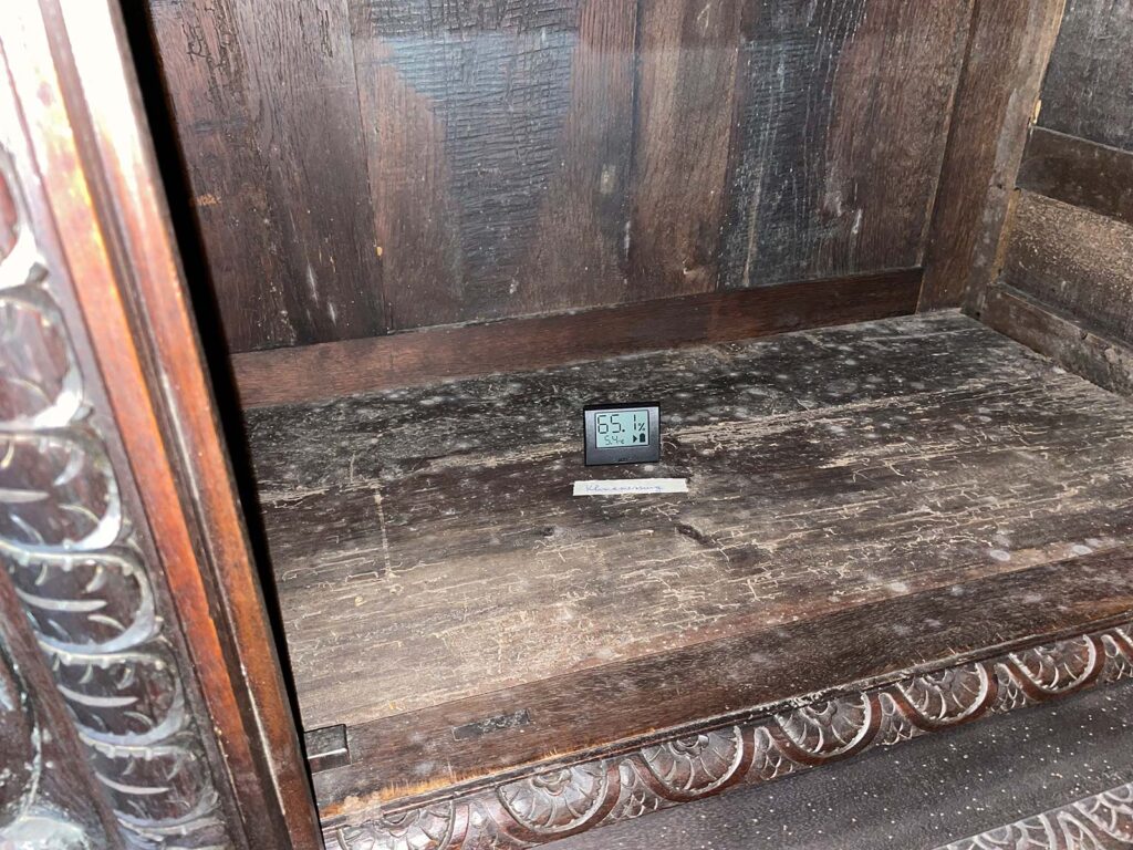 Schimmel in Kasten (© Dr. Pascal Querner) | International Museum Conference on Climate Change, 9-11 April, 2025, Vienna Schimmel in Kasten (© Dr. Pascal Querner) | International Museum Conference on Climate Change, 9-11 April, 2025, Vienna